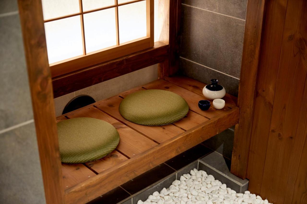Villa 古今 天下茶屋 With A Private Parking Lot And A Half Open-Air Bath And Direct To Kix Osaka Esterno foto