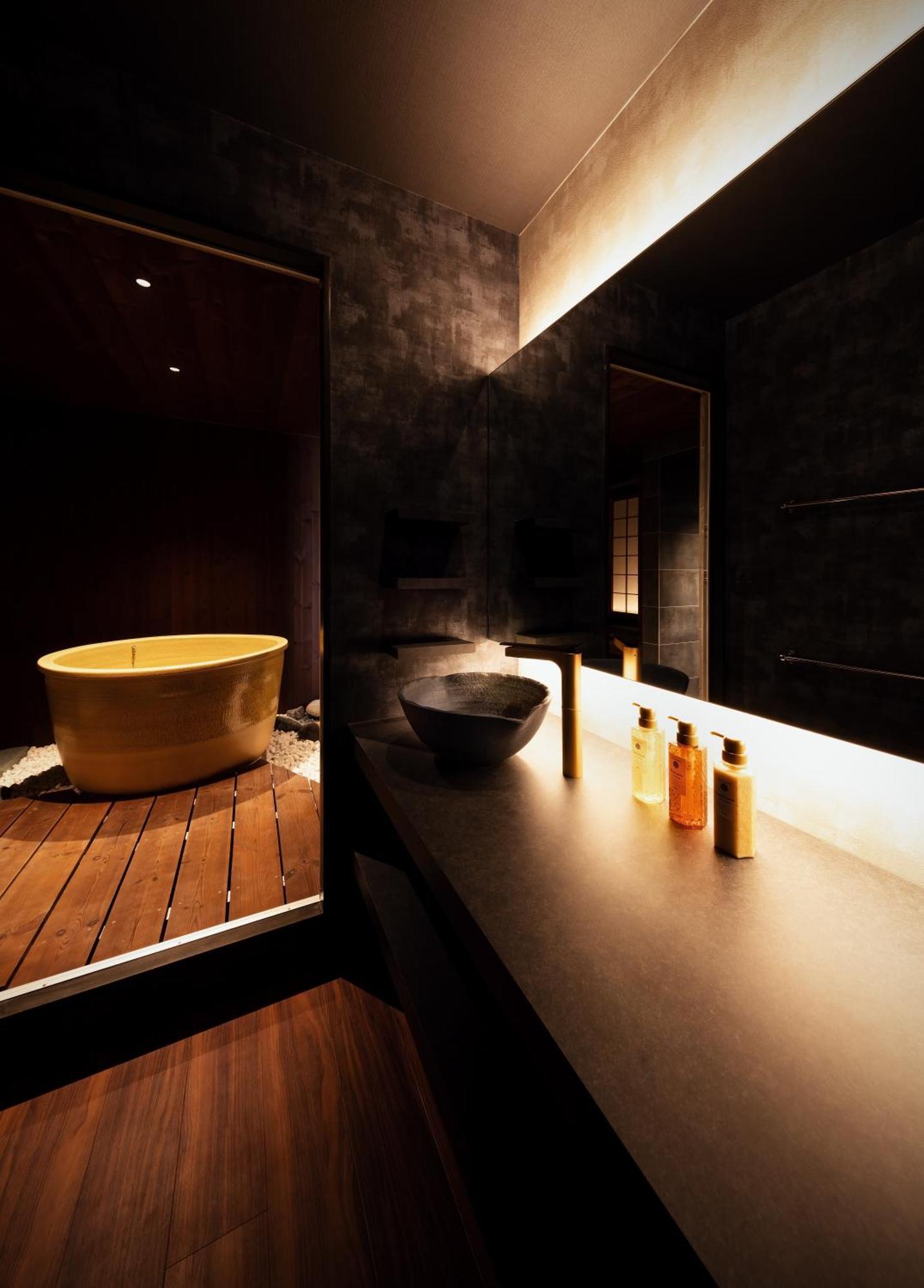 Villa 古今 天下茶屋 With A Private Parking Lot And A Half Open-Air Bath And Direct To Kix Osaka Esterno foto